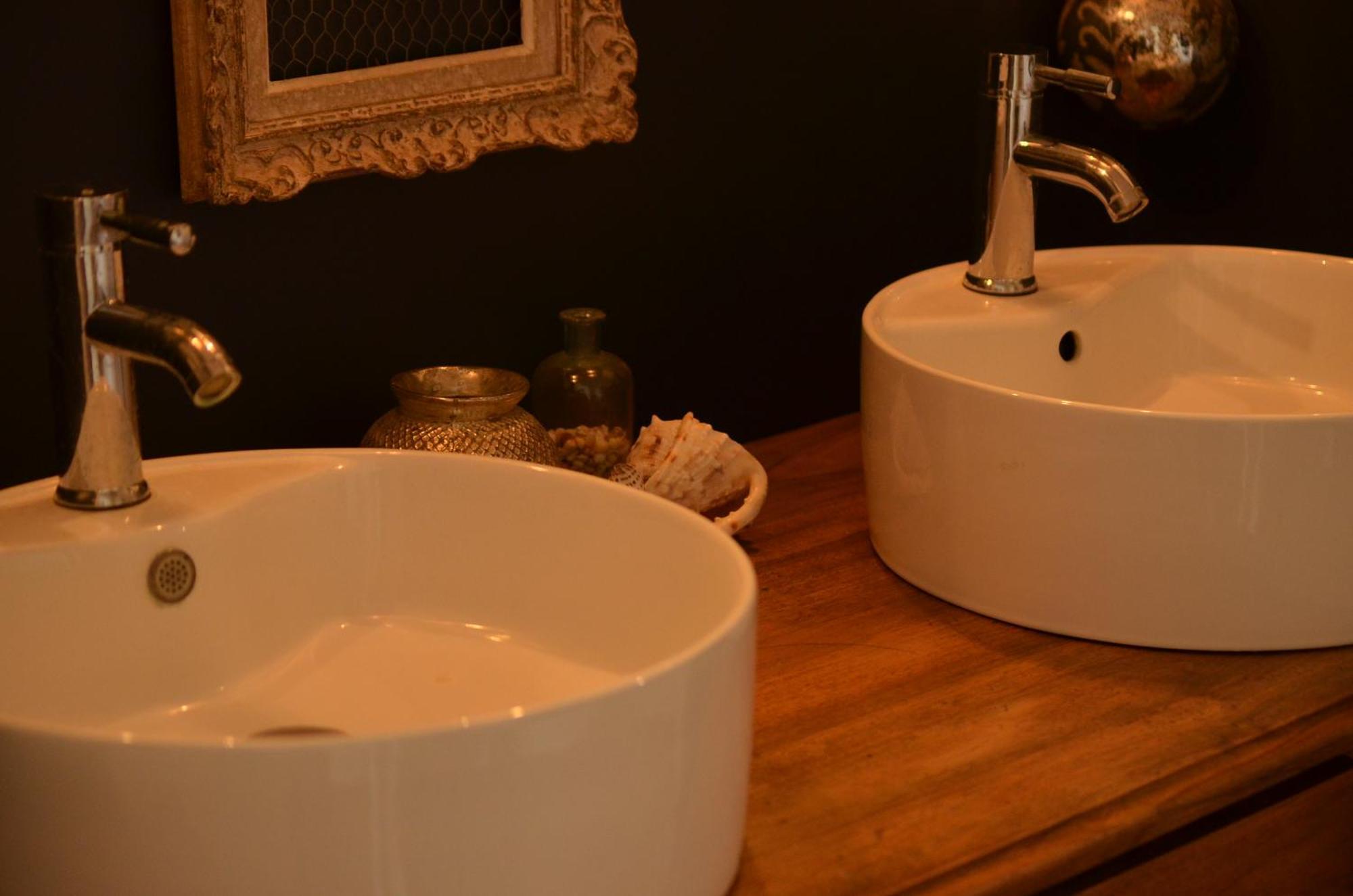 Ferme St Pierre 2 Suites Avec Repas, Piscine, Clim, Cheminee Ou Baignoire Spa Chabeuil Dış mekan fotoğraf